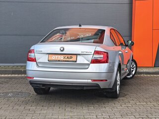 2017 Skoda Octavia III (A7) Рестайлинг, серебристый, 1799000 рублей, вид 4