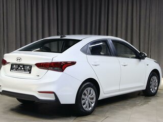 2018 Hyundai Solaris II, белый, 999000 рублей, вид 2