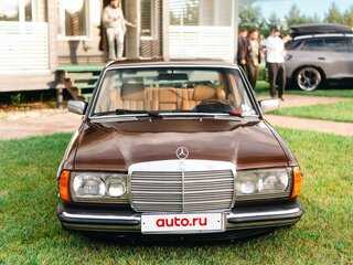 1982 Mercedes-Benz W123 230, коричневый, 1949999 рублей, вид 4