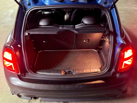 2021 Mini Hatch Cooper III (F55/F56) Рестайлинг 2, чёрный, 2300000 рублей - вид 9