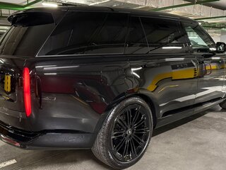 2025 Land Rover Range Rover P530 MHEV Long V, чёрный, 26320000 рублей, вид 3