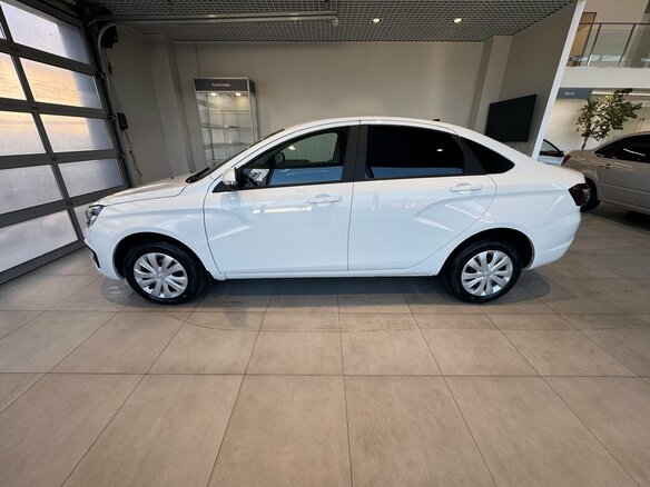 2026 Lada (ВАЗ) Vesta I Рестайлинг (NG), белый - вид 2