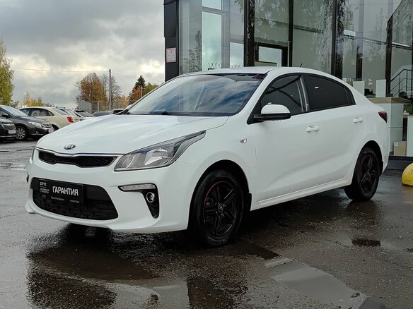2019 Kia Rio IV, белый, 1399000 рублей