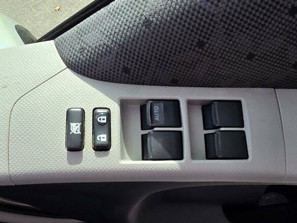2010 Toyota Vitz II (XP90), серый, 419000 рублей - вид 8