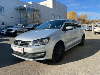 2017 Volkswagen Polo V Рестайлинг, серебристый, 973910 рублей, вид 4