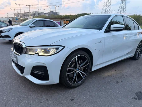 2020 BMW 3 серии 330e VII (G2x), белый, 3950330 рублей, вид 4