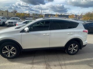 2017 Toyota RAV4 IV (XA40) Рестайлинг, белый, 1900000 рублей, вид 3