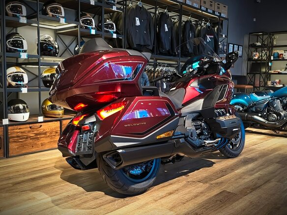 2025 Honda GL 1800 Gold Wing, пурпурный, 3690000 рублей - вид 2