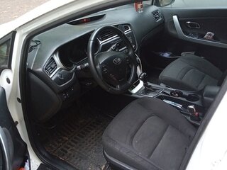 2017 Kia Ceed II Рестайлинг, белый, 850000 рублей, вид 5