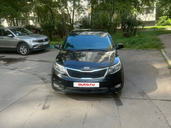 2015 Kia Rio III Рестайлинг, чёрный, 540000 рублей - вид 1