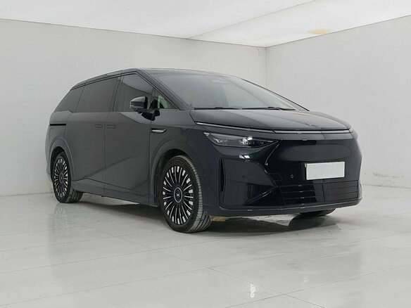 2026 Xpeng X9 I, серый, 5840700 рублей - вид 2