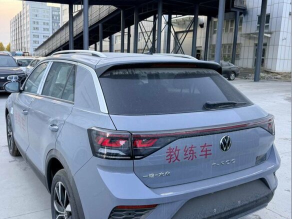 2023 Volkswagen T-Roc I (China Market), серый, 1920000 рублей - вид 3