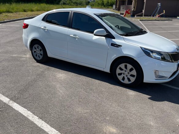 2014 Kia Rio 6-speed III, белый - вид 4