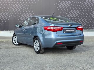 2013 Kia Rio 5-speed III, голубой, 860000 рублей, вид 4