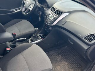 2012 Hyundai Solaris I, чёрный, 690000 рублей, вид 5