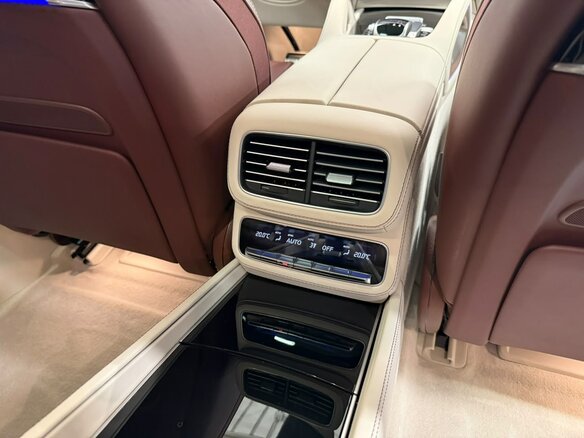 2026 Mercedes-Benz Maybach GLS 600 I Рестайлинг, чёрный, 29980000 рублей - вид 33