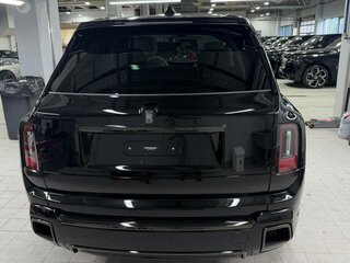 2026 Rolls-Royce Cullinan Black Badge I Рестайлинг (Series II), чёрный, 72000000 рублей, вид 5