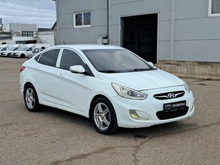 2013 Hyundai Solaris I, белый, 775000 рублей, вид 3