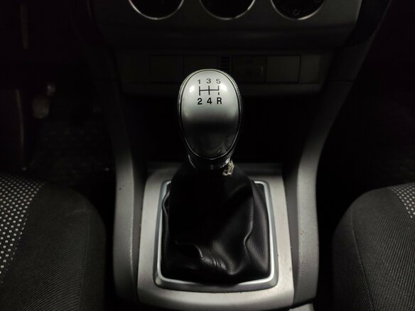 2010 Ford Focus II Рестайлинг, серебристый, 475000 рублей - вид 12
