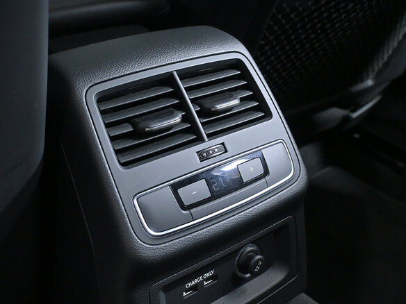 2019 Audi A4 40 TDI V (B9) Рестайлинг, красный, 3690000 рублей - вид 20