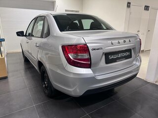 2026 Lada (ВАЗ) Granta I Рестайлинг, серебристый, 1007000 рублей, вид 4