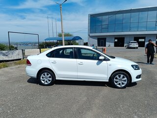 2014 Volkswagen Polo V, белый, 910000 рублей, вид 3