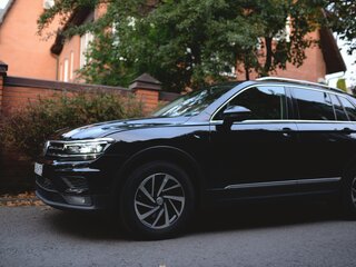2019 Volkswagen Tiguan II, чёрный, 1770000 рублей, вид 2