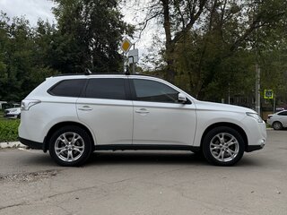 2013 Mitsubishi Outlander III, белый, 1450000 рублей, вид 2