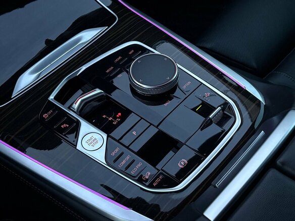 2022 BMW X7 40i I (G07) Рестайлинг, серый - вид 18