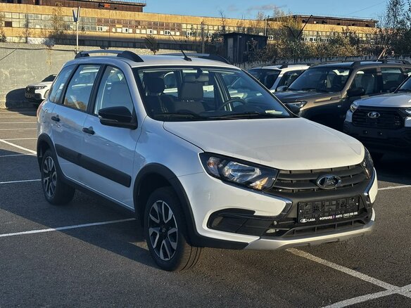 2026 Lada (ВАЗ) Granta Cross I Рестайлинг, белый, 1191000 рублей - вид 1