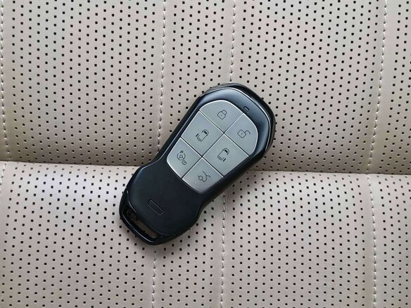 2026 Xpeng X9 I, серый, 5840700 рублей - вид 21