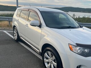 2010 Mitsubishi Outlander II Рестайлинг, белый, 1200000 рублей, вид 2