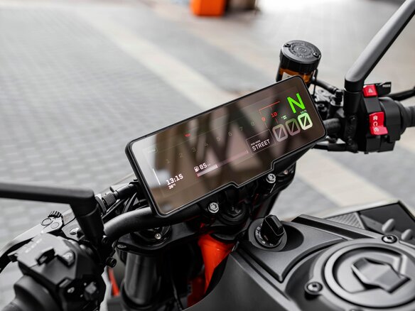 2026 KTM 990 Duke, оранжевый, 1990000 рублей - вид 10