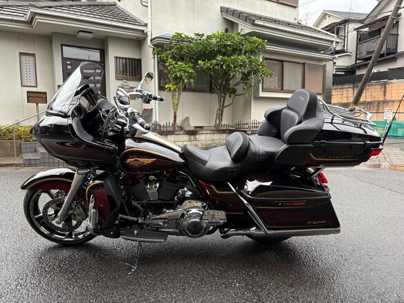 2023 Harley-Davidson CVO Road Glide Limited, пурпурный, 3635000 рублей - вид 9