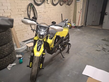 2021 Husqvarna 701 Supermoto, белый, 850000 рублей, вид 1
