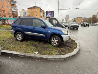 2000 Toyota RAV4 II (XA20), синий, 650000 рублей, вид 3