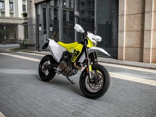 2026 Husqvarna 701 Supermoto, белый, 1750000 рублей, вид 1