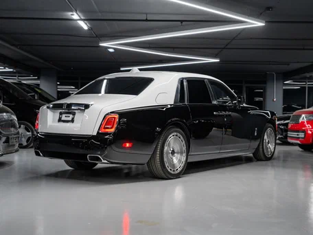 2019 Rolls-Royce Phantom VIII (Series I), белый, 37000000 рублей, вид 4