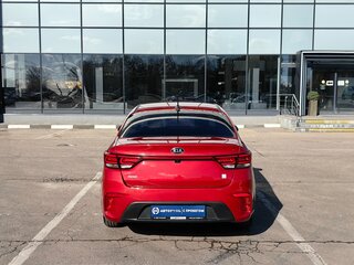 2020 Kia Rio IV, красный, 1615000 рублей, вид 4
