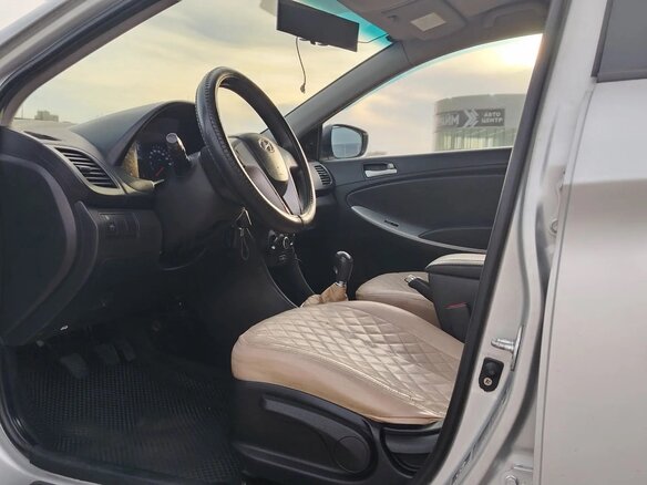 2012 Hyundai Solaris I, серебристый, 490000 рублей - вид 5