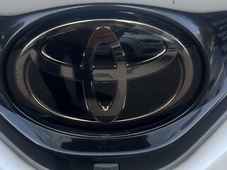 2018 Toyota Camry VIII (XV70), белый, 3900000 рублей, вид 2