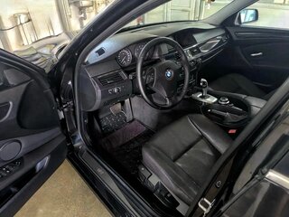 2008 BMW 5 серии 520i V (E60/E61) Рестайлинг, чёрный, 1100000 рублей, вид 5
