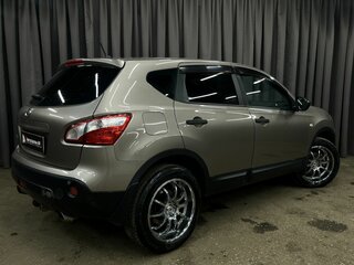 2013 Nissan Qashqai I Рестайлинг, коричневый, 829900 рублей, вид 3