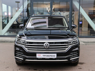 2019 Volkswagen Touareg III, чёрный, 5099000 рублей, вид 2