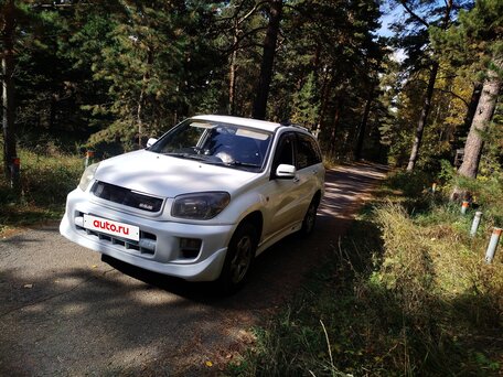 2001 Toyota RAV4 II (XA20), белый, 575000 рублей, вид 2