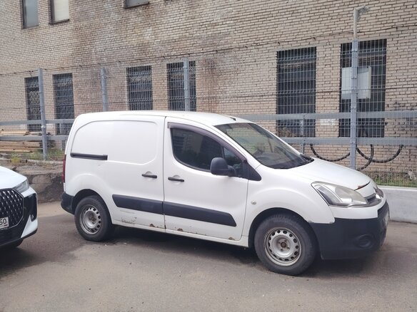 2012 Citroen Berlingo II Рестайлинг, белый, 350000 рублей - вид 2