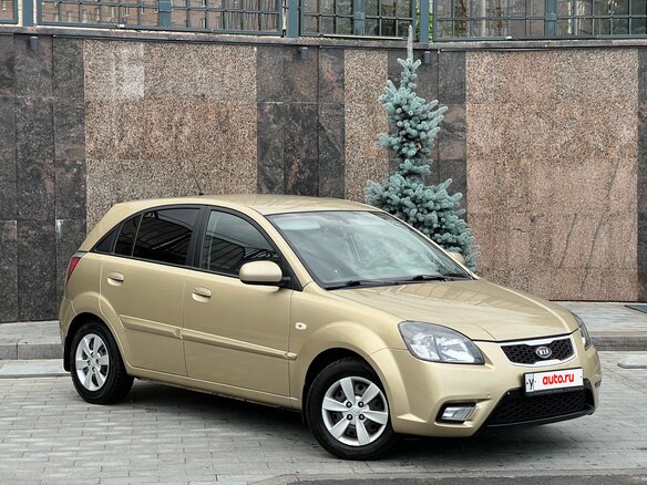 2011 Kia Rio II Рестайлинг, бежевый - вид 1