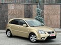 2011 Kia Rio II Рестайлинг, бежевый - вид 1