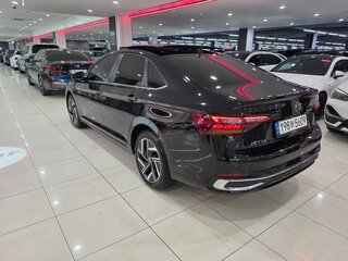 2023 Volkswagen Jetta VII Рестайлинг, чёрный, 1950000 рублей, вид 3