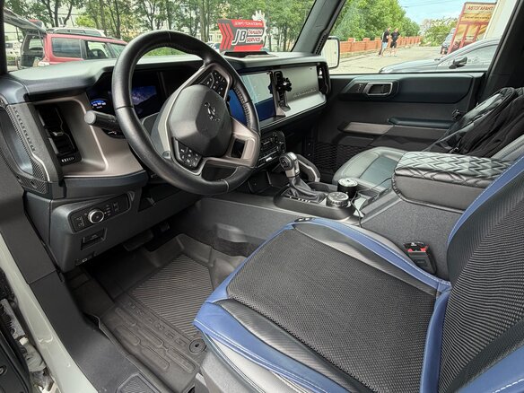 2022 Ford Bronco VI, серый - вид 15